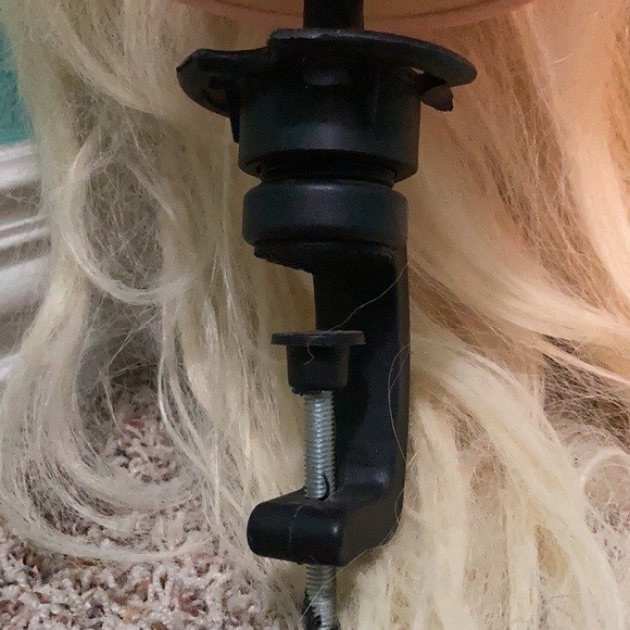 Blonde Haired Mannequin for Hairdressing & makeup - Picture 3 of 4